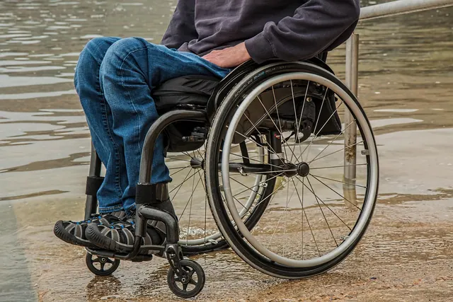 wheelchair, disability, paraplegic, injured, disabled, handicapped, handicap, medical, insurance, health, patient, recovery, treatment, therapy, rehabilitation, physiotherapy, assi