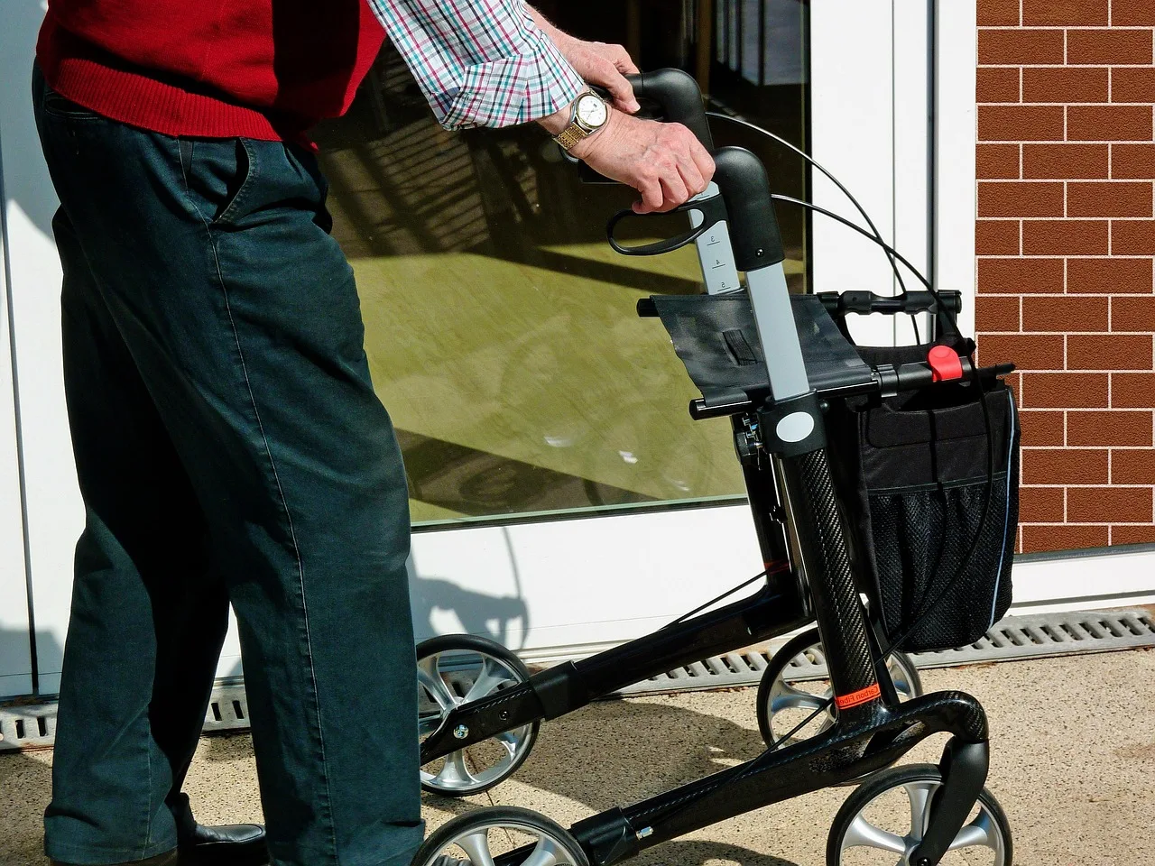 rollator, old, retirement home, retirement, walk, ill, slow, pension, maintenance, care insurance, pensioners, seniors, old people's home, rollator, rollator, rollator, rollator, rollator, retirement home, retirement. Travel mobility equipment time: annual service and tests